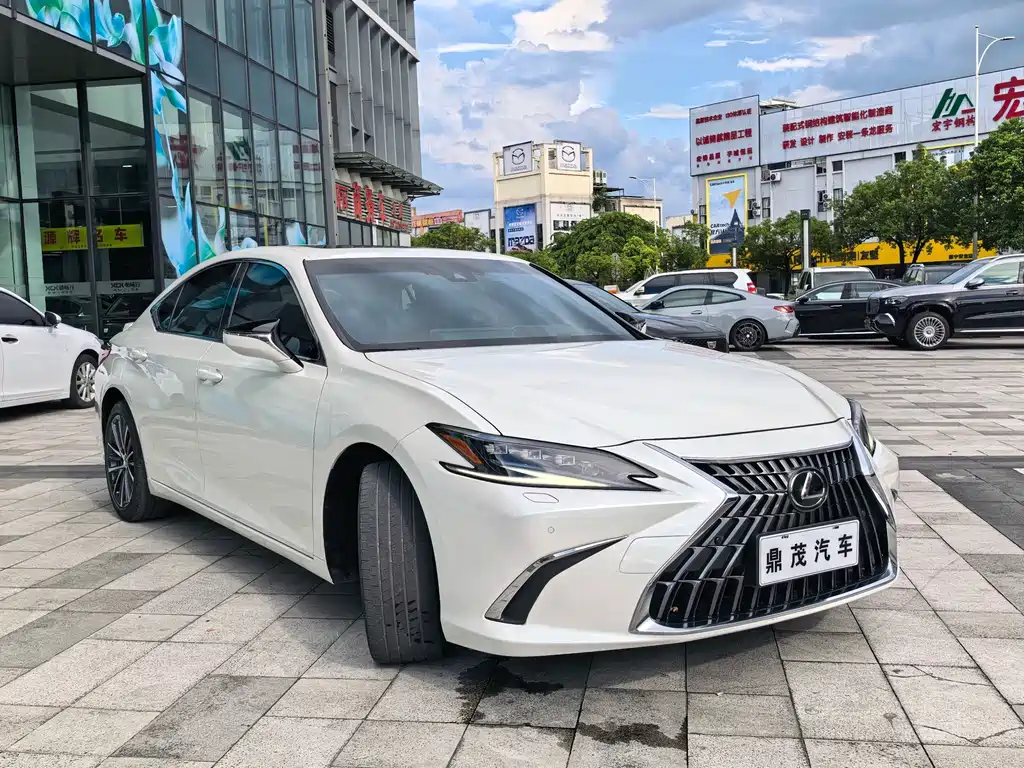 Lexus ES — миниатюра 6