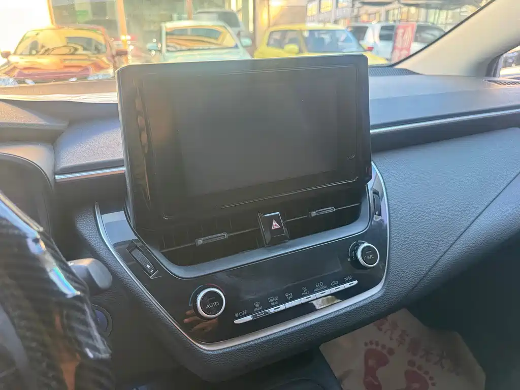 Toyota Corolla Hybrid — миниатюра 8