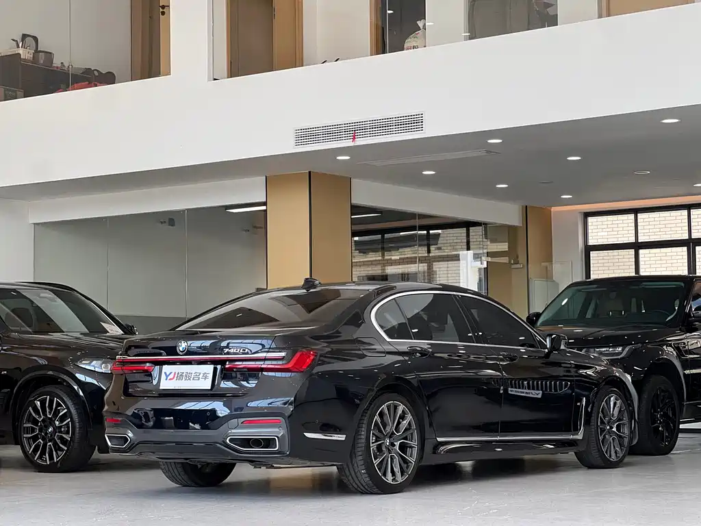 BMW 7 Series — миниатюра 3