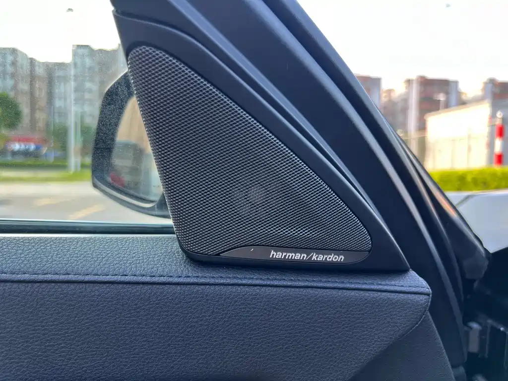BMW 7 Series — миниатюра 14