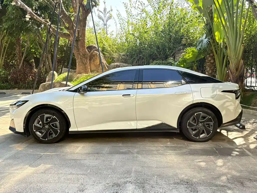 Toyota bZ3 — миниатюра 4