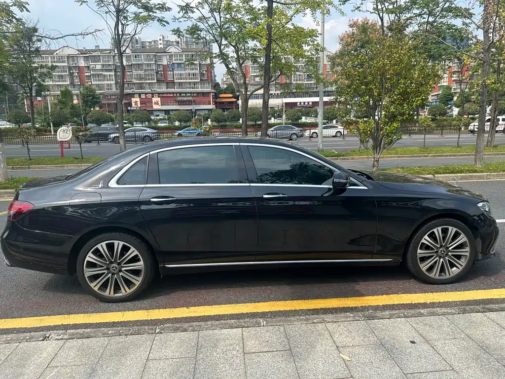 Mercedes-Benz E-Class — миниатюра 14