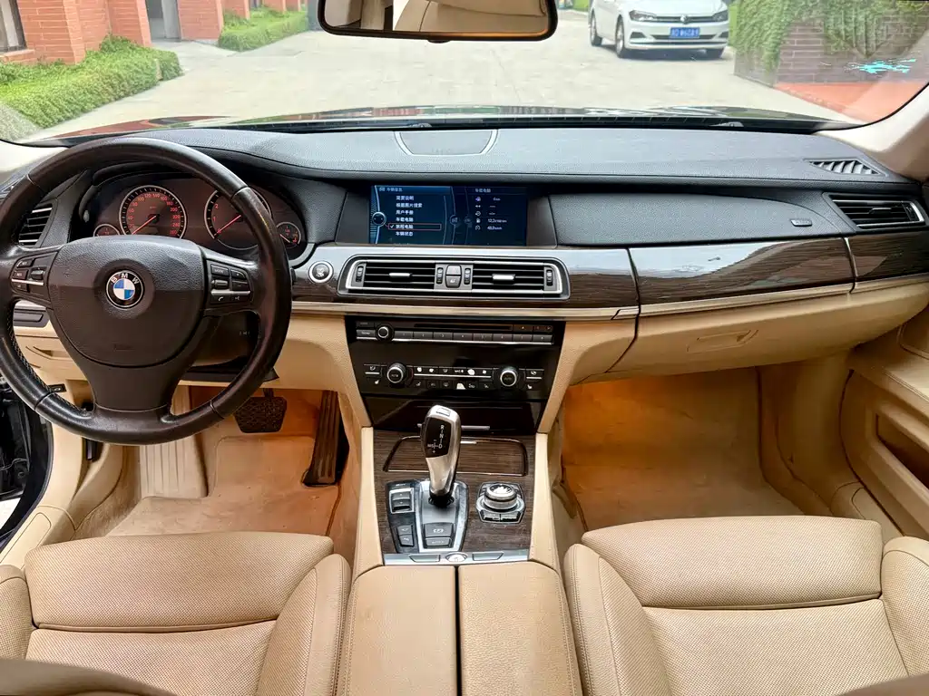 BMW 7 Series — миниатюра 14