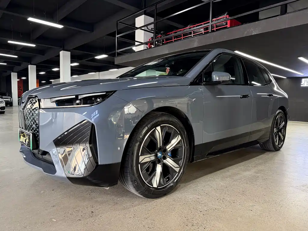 BMW iX