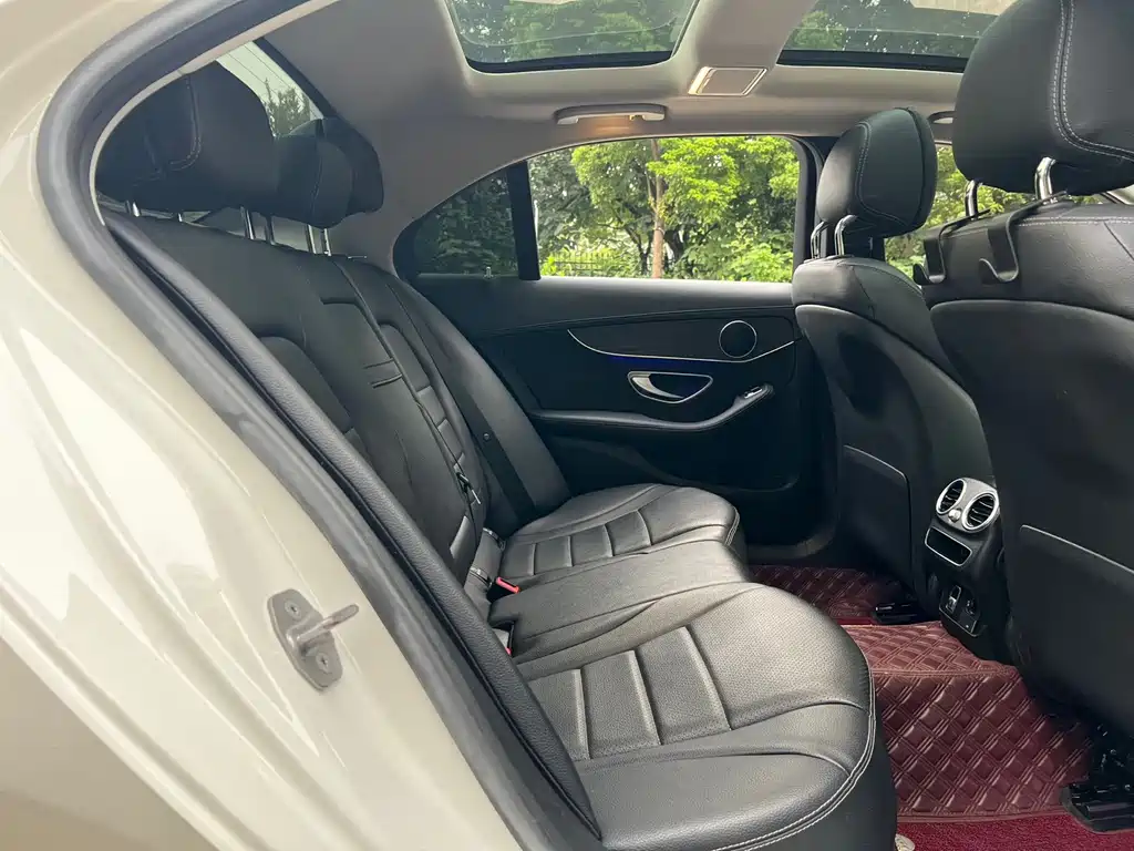 Mercedes-Benz C-Class — миниатюра 16