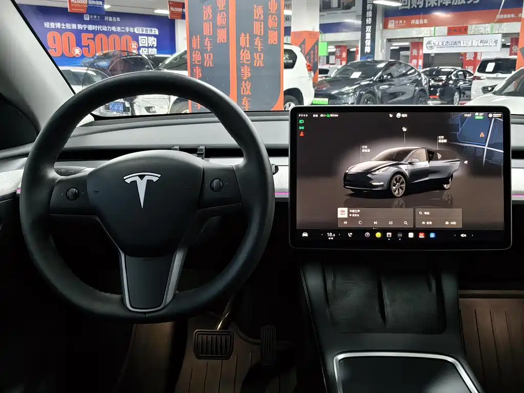 Tesla Model Y — миниатюра 8