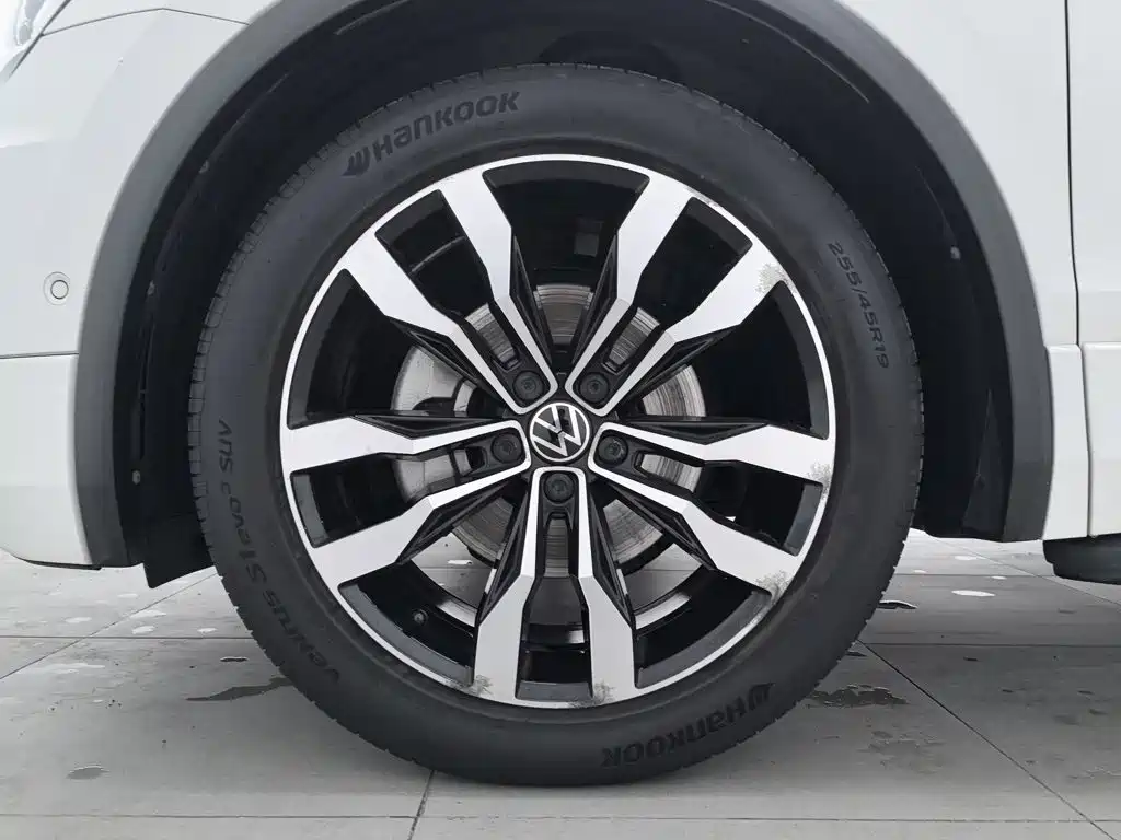 Volkswagen Tiguan L — миниатюра 17