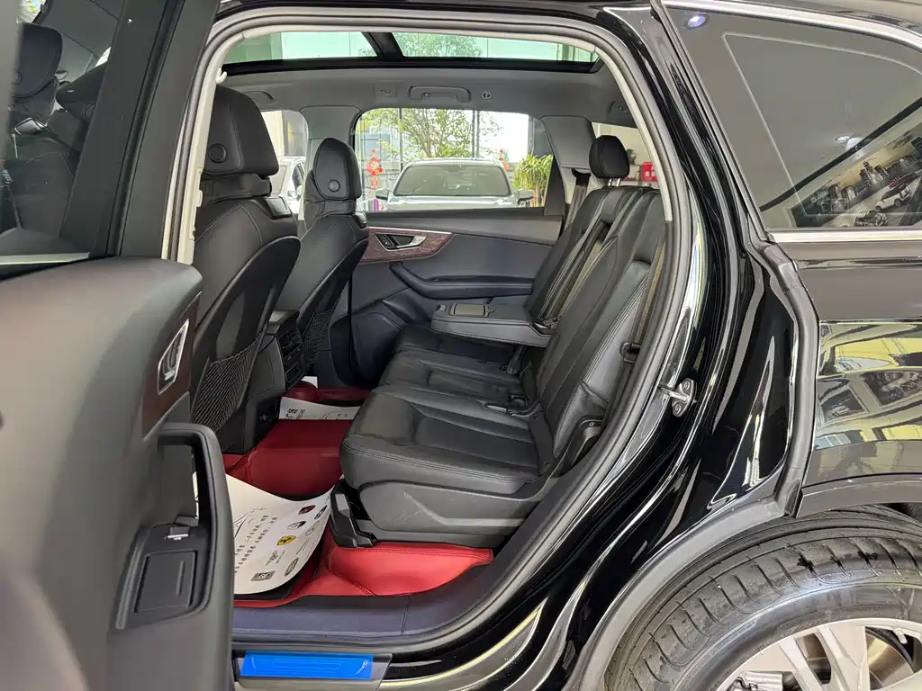 Audi Q7 — миниатюра 12