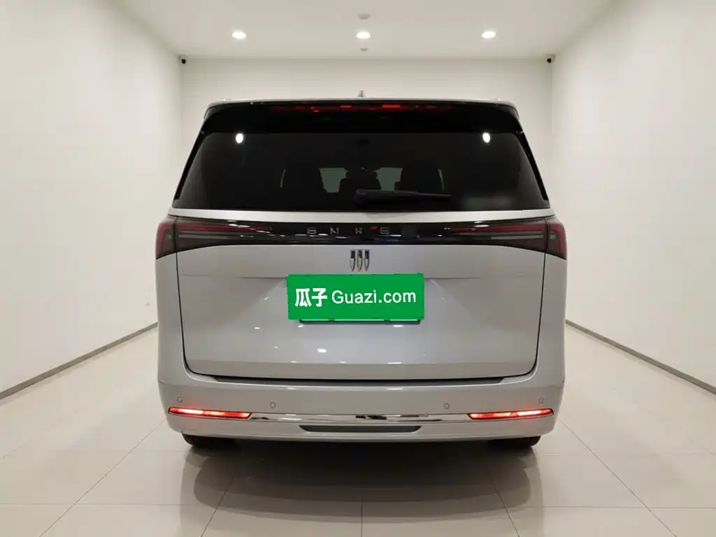 Buick GL8 Hybrid — миниатюра 3