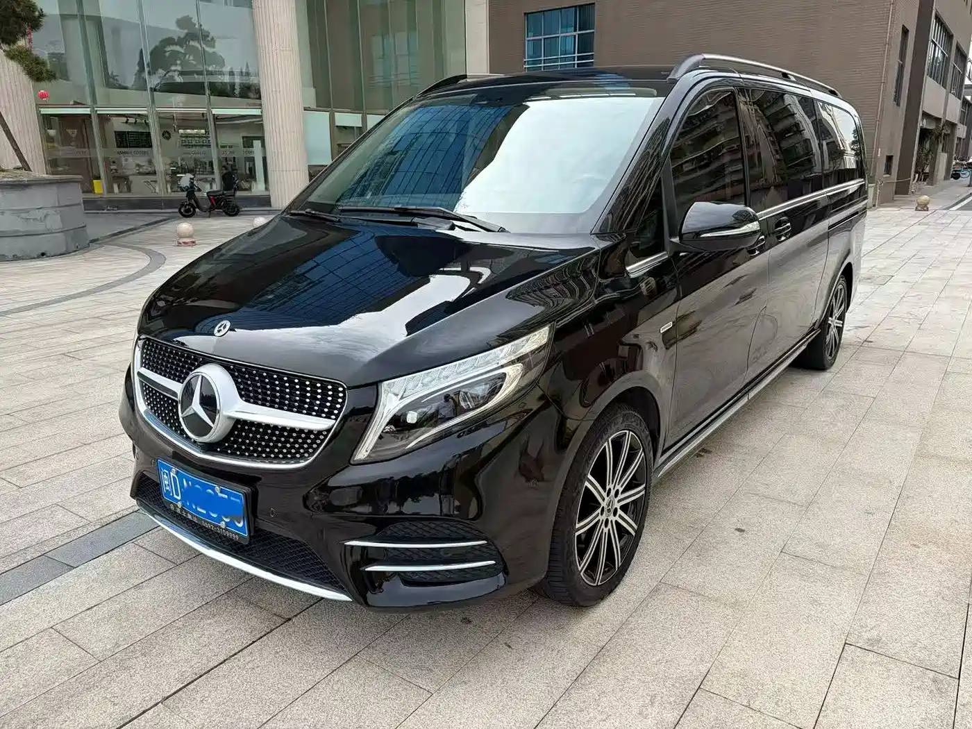 奔驰V级 2021款 V 260 L 长轴距尊贵版 2021