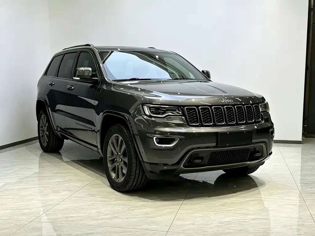Jeep Grand Cherokee (Import) — миниатюра 2