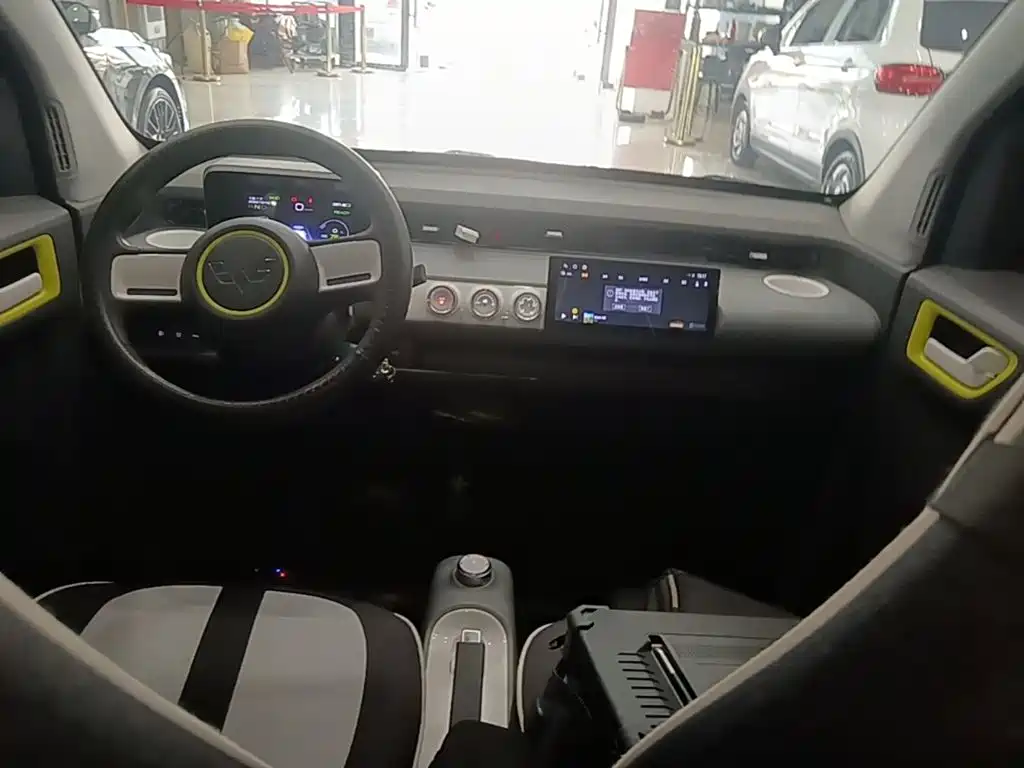 Wuling MINIEV — миниатюра 10