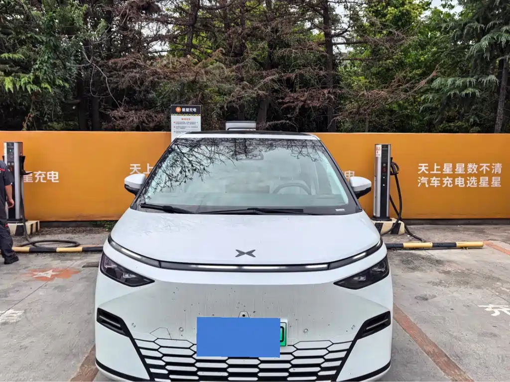 XPeng X9 — миниатюра 2