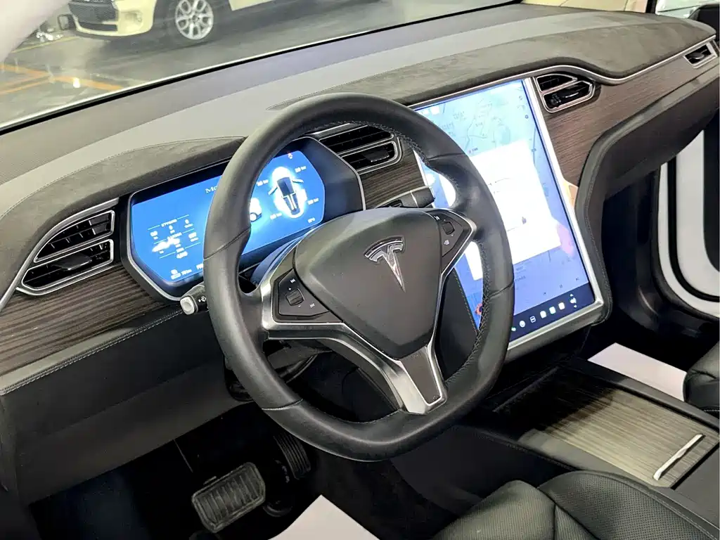 Tesla Model X — миниатюра 6