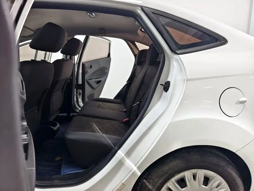 Ford Fiesta — миниатюра 12