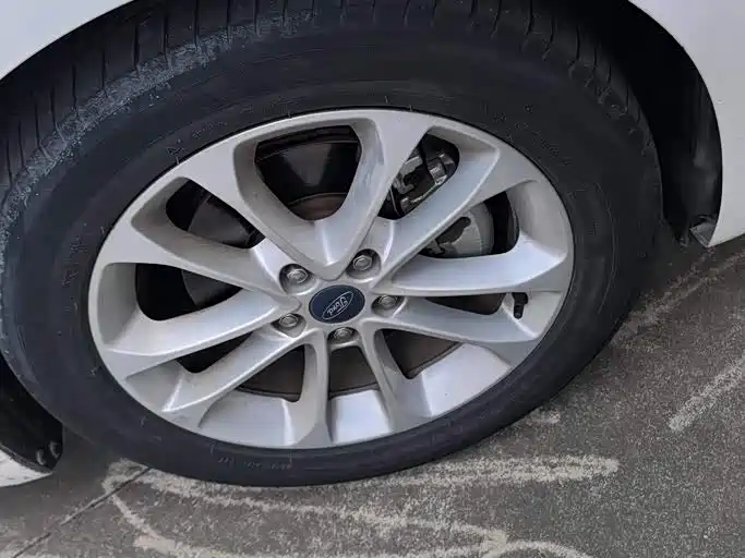 Ford Mondeo — миниатюра 6