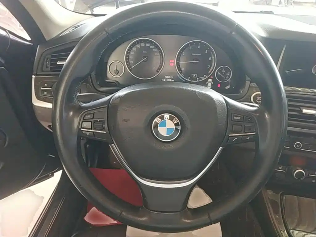 BMW 5 Series — миниатюра 11