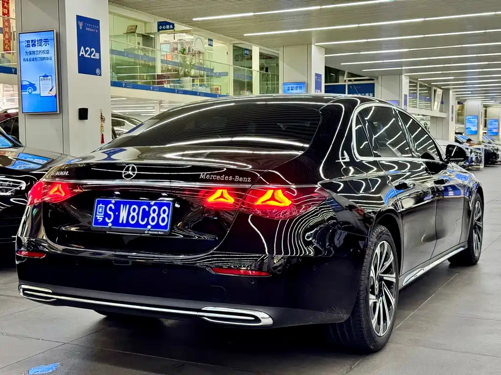 Mercedes-Benz E-Class — миниатюра 10