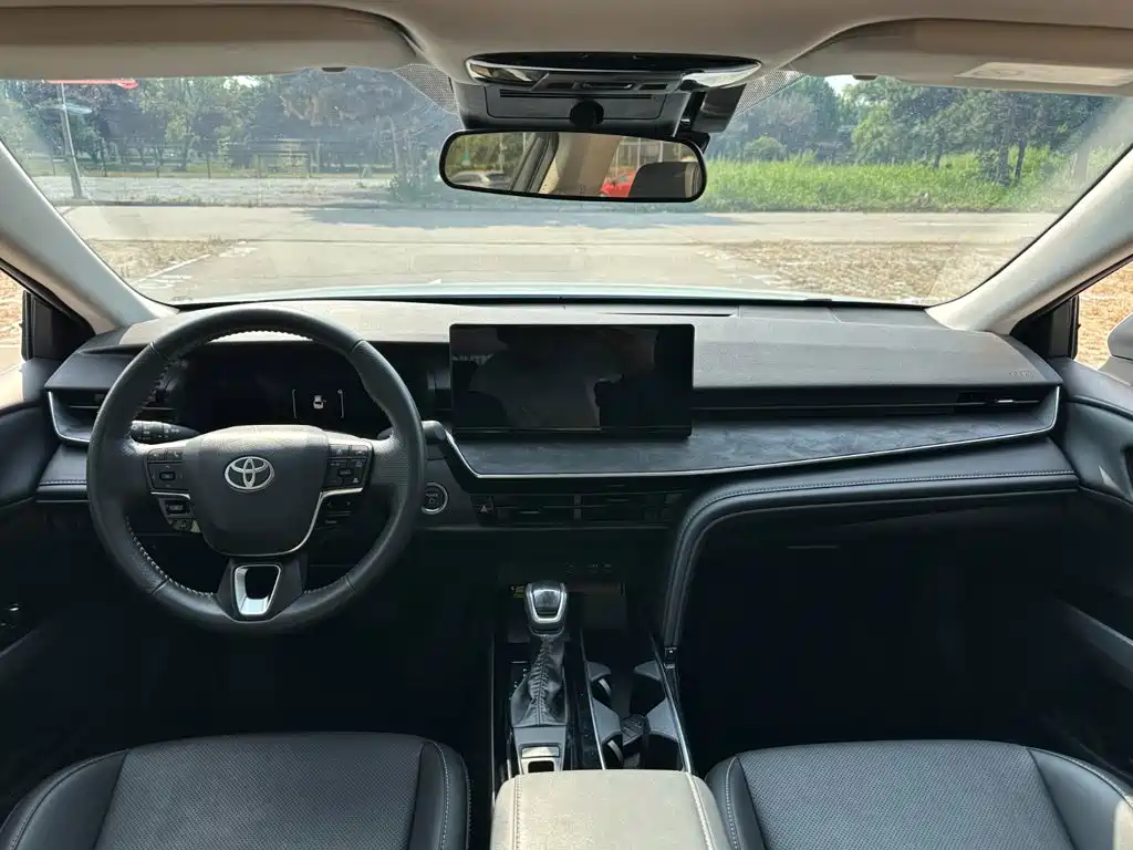 Toyota Camry — миниатюра 10