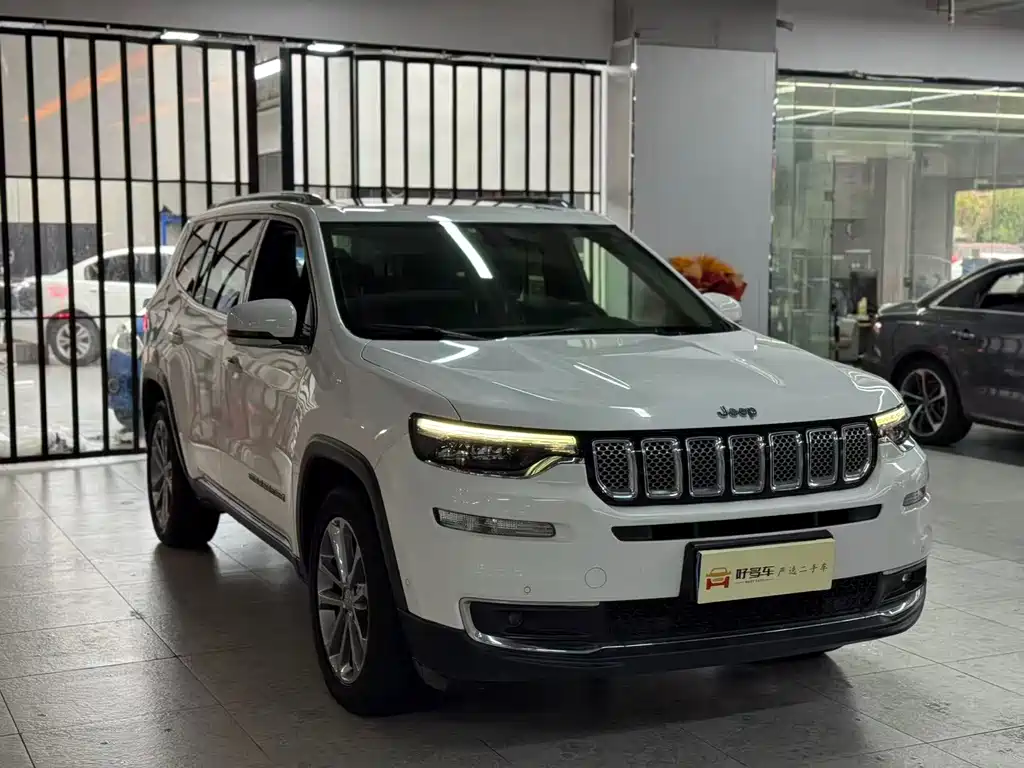 Jeep Commander — миниатюра 3