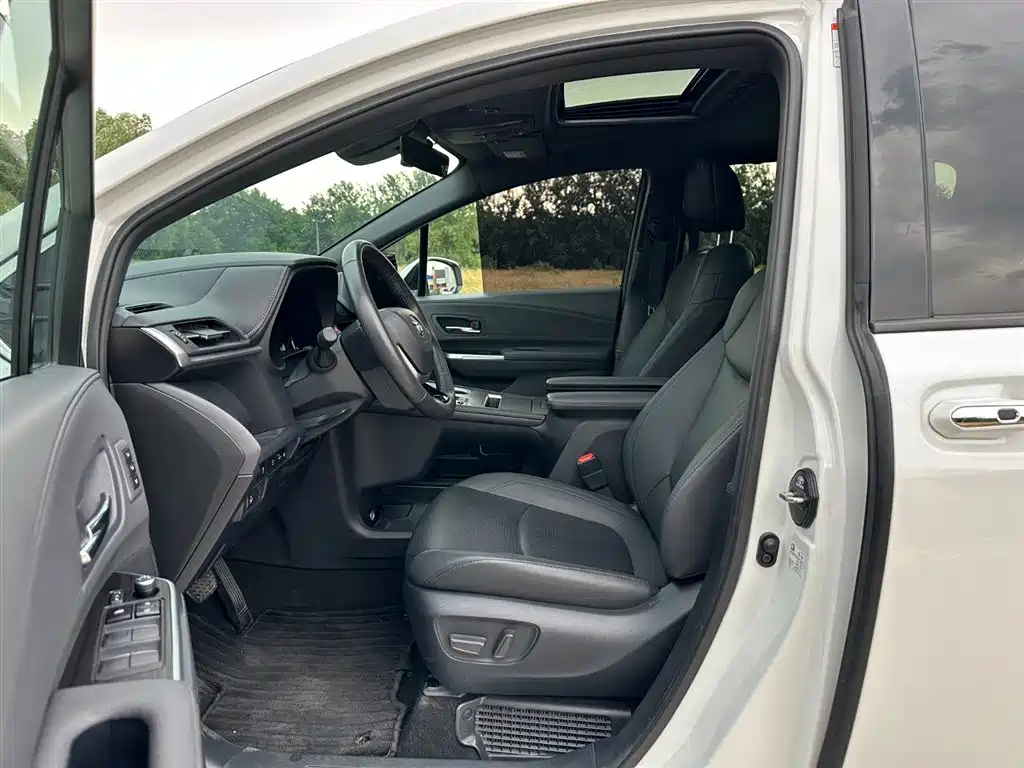 Toyota Granvia 2023 2.5L VIP