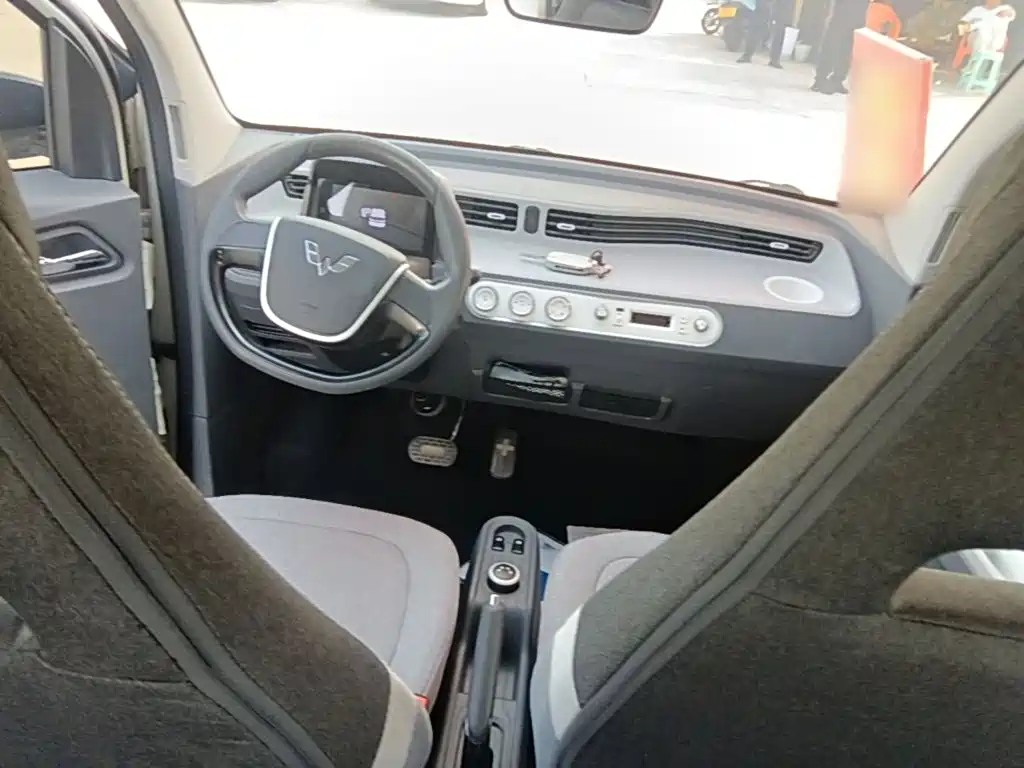 Wuling MINIEV — миниатюра 10