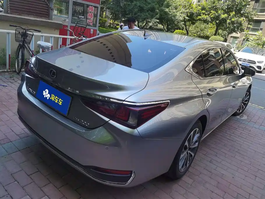 Lexus ES 2023 200