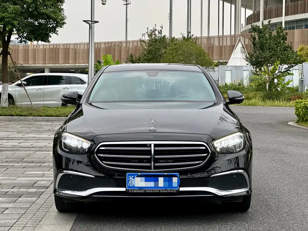 Mercedes-Benz E-Class — миниатюра 2