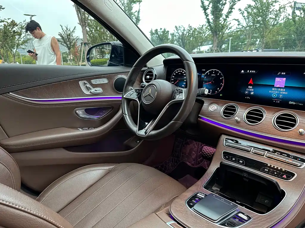 Mercedes-Benz E-Class — миниатюра 12
