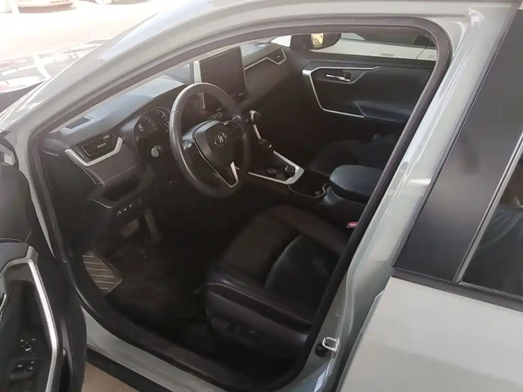 Toyota RAV4 — миниатюра 20