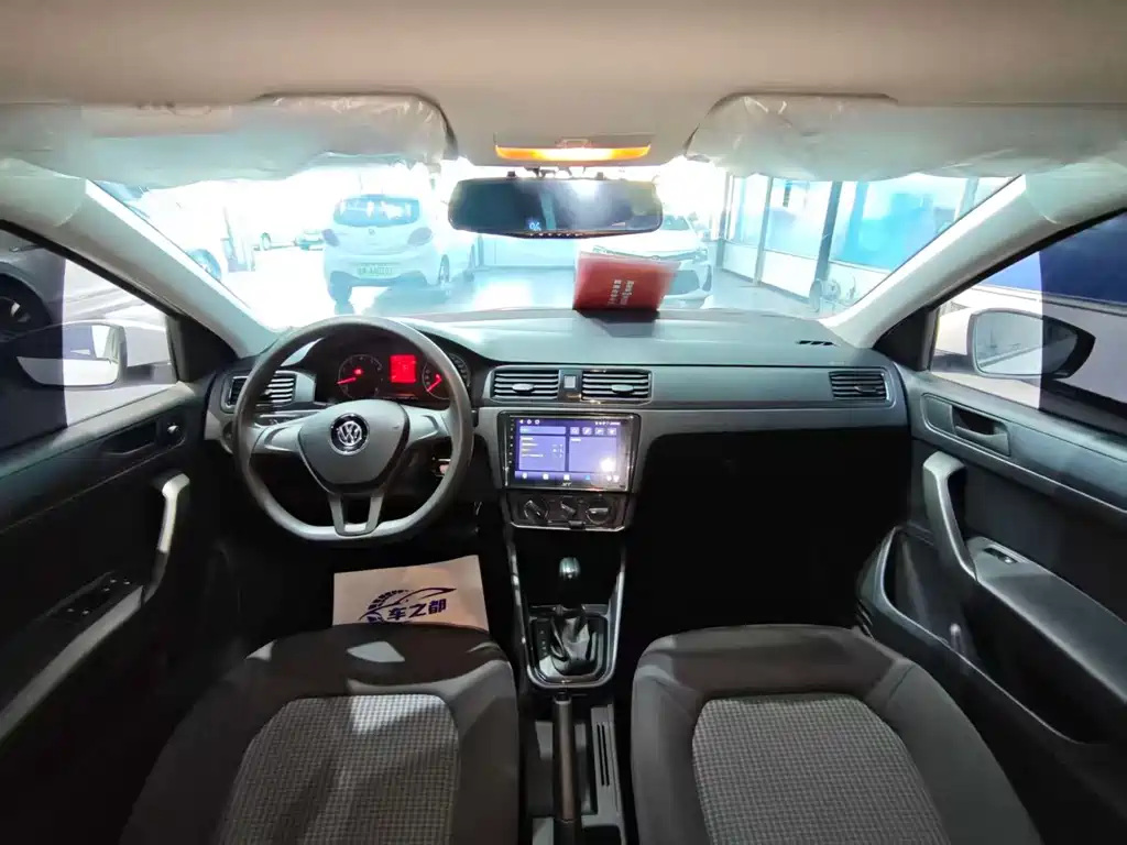 Volkswagen Santana — миниатюра 6