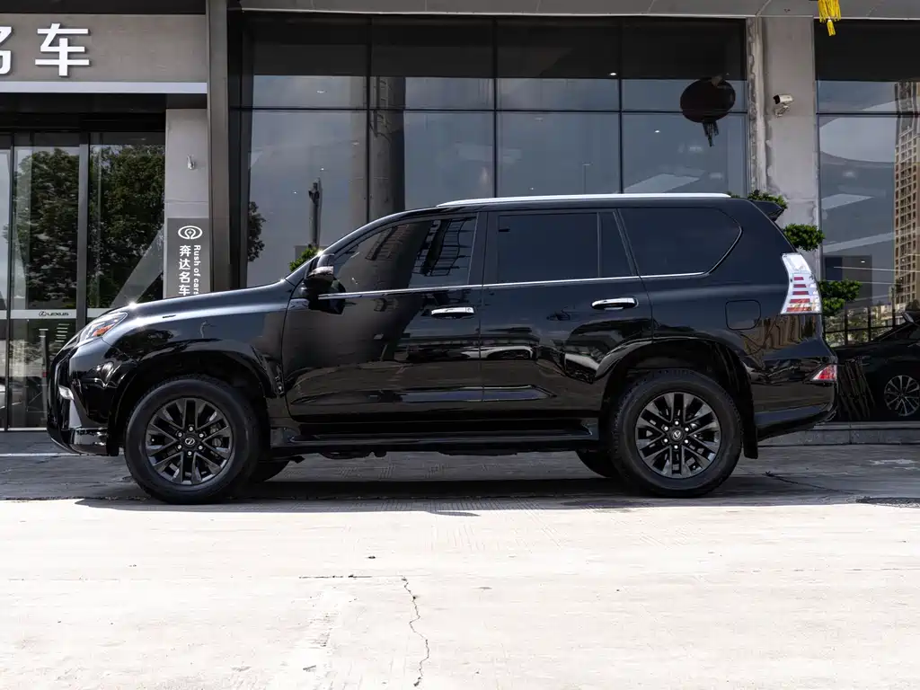 Lexus GX 2022 460 7 мест