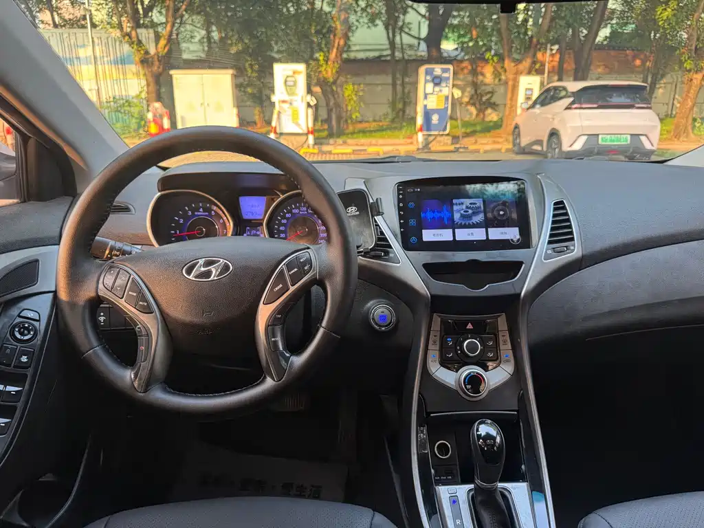 Hyundai Elantra Langdong — миниатюра 9