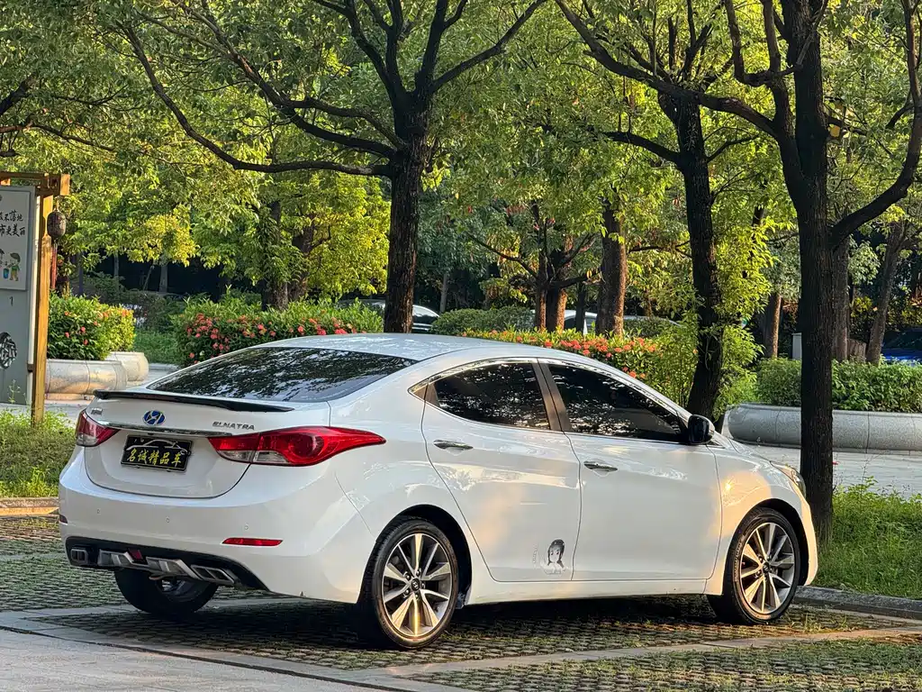 Hyundai Elantra Langdong — миниатюра 12