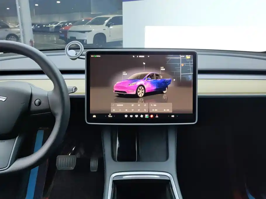 Tesla Model Y — миниатюра 13