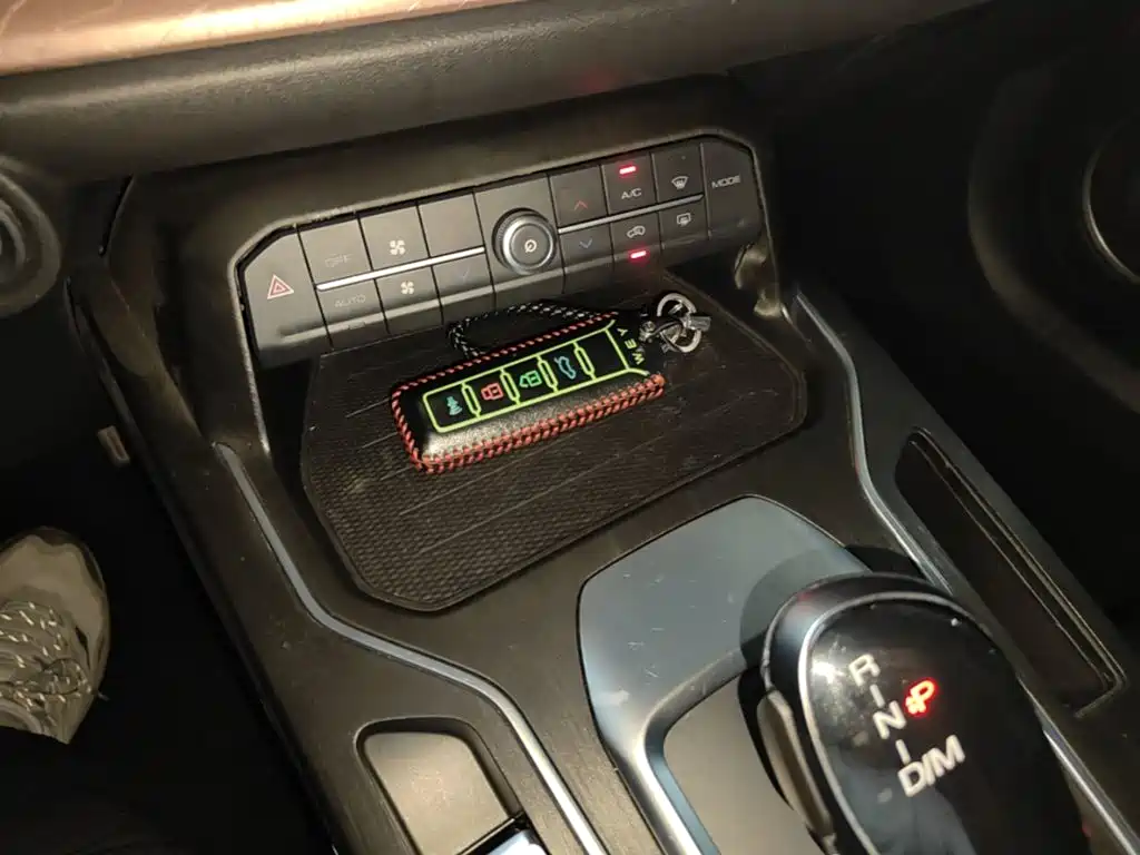 Wey Wey VV5 — миниатюра 9