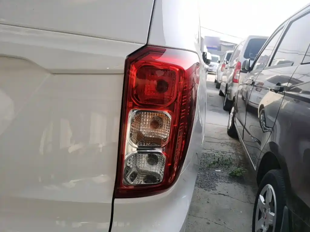 Wuling Hongguang — миниатюра 8
