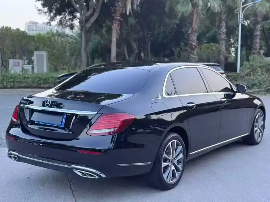 Mercedes-Benz E-Class — миниатюра 7