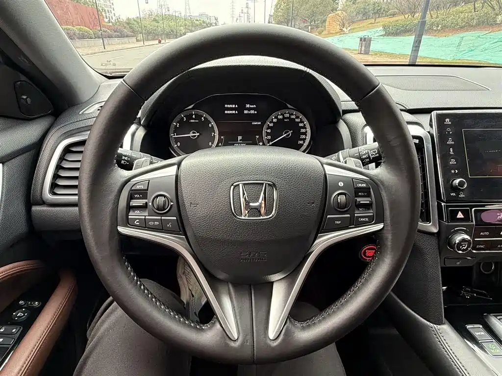 HONDA UR V