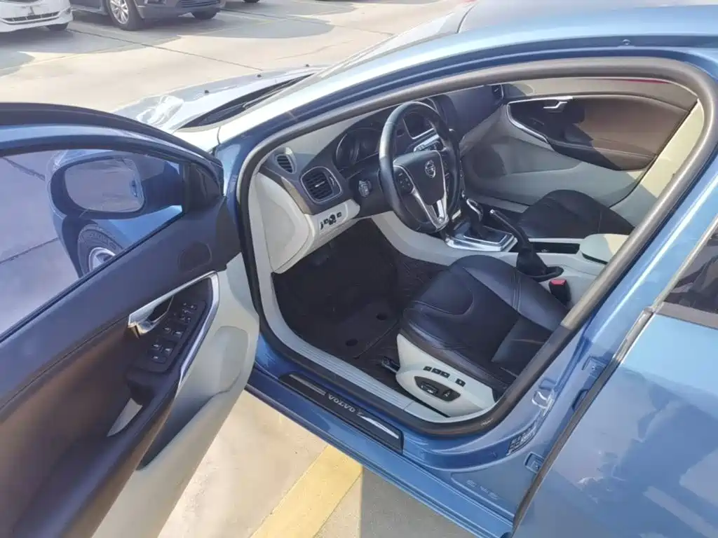 Volvo V40 — миниатюра 16