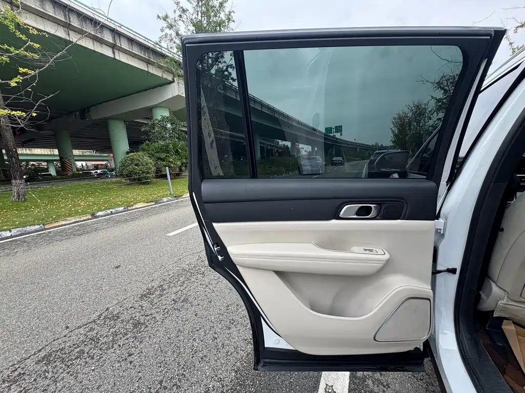 Li Auto Li ONE — миниатюра 11
