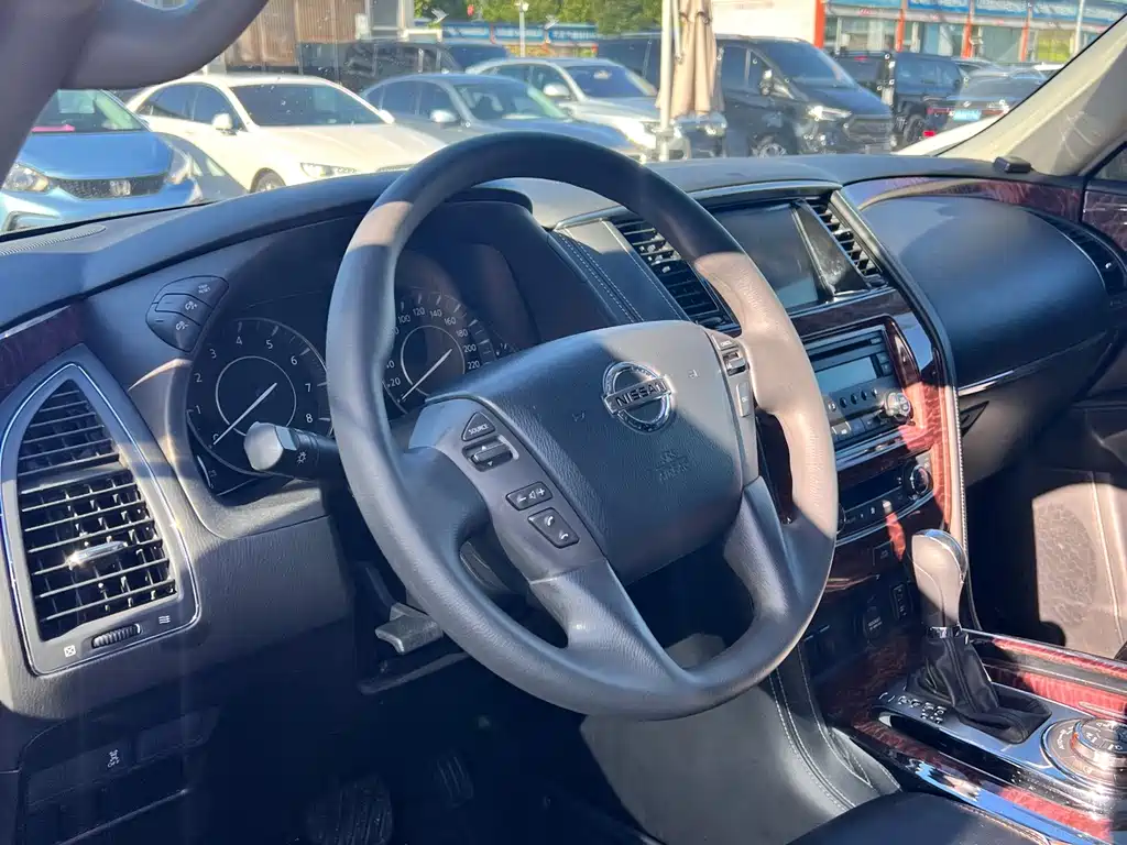 Nissan Patrol — миниатюра 4