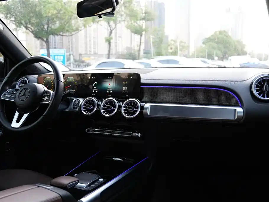 Mercedes-Benz GLB — миниатюра 20