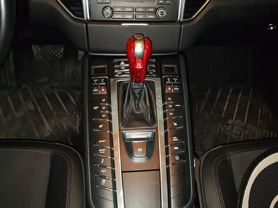 Porsche Macan — миниатюра 16