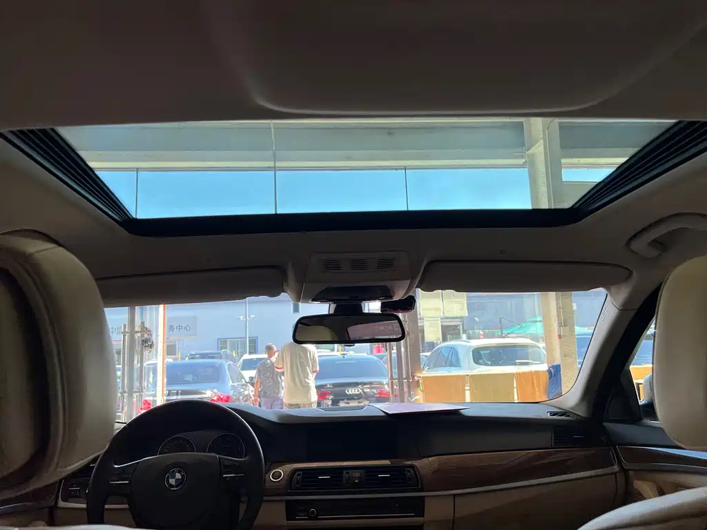 BMW 5 Series — миниатюра 12