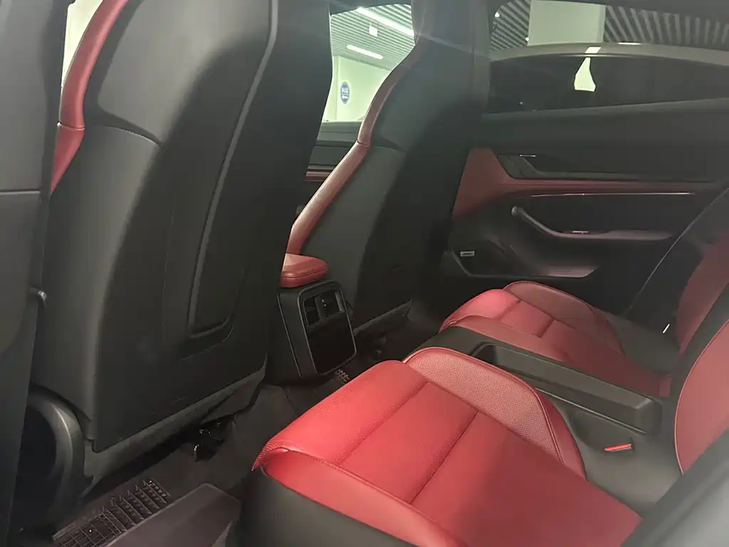 Porsche Taycan — миниатюра 11