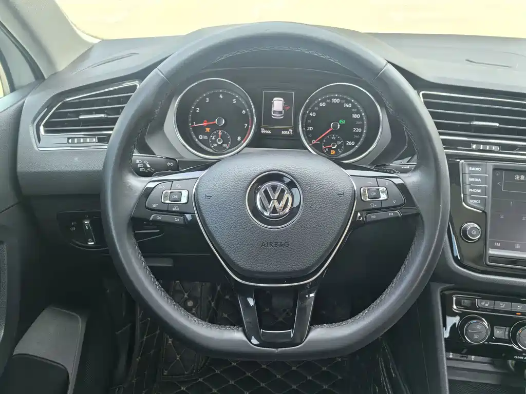 Volkswagen Tiguan L — миниатюра 17