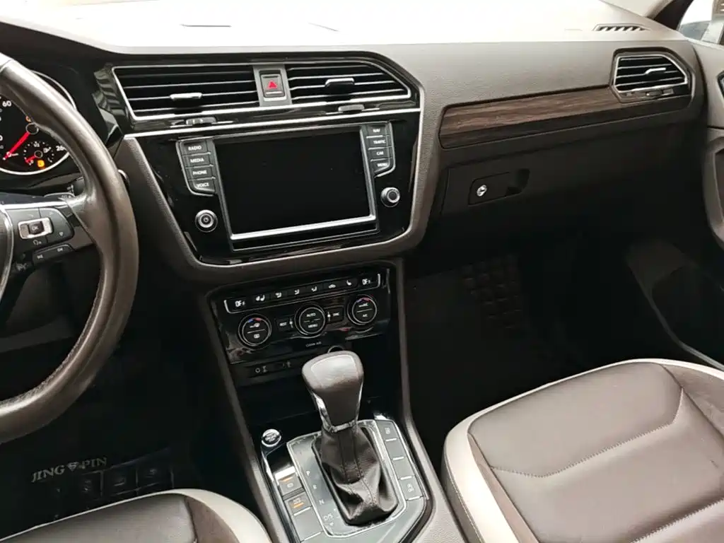 Volkswagen Tiguan L — миниатюра 13