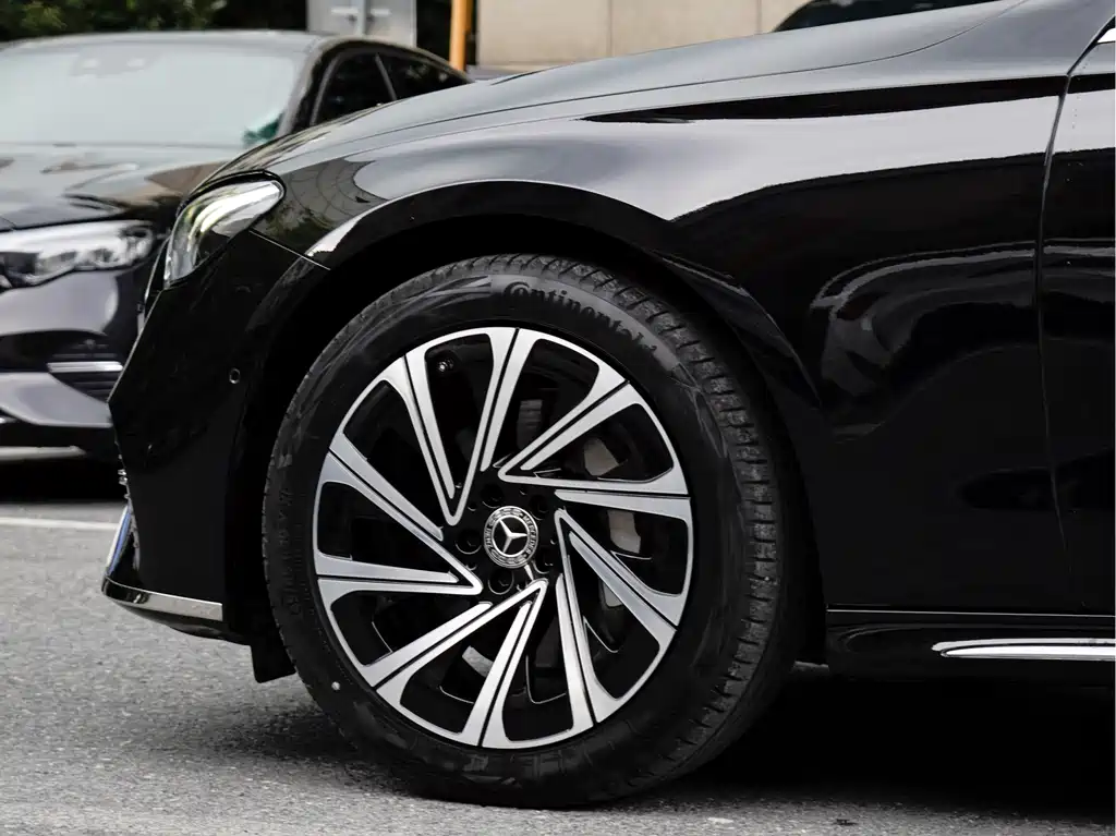 Mercedes-Benz E-Class — миниатюра 8
