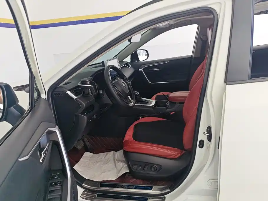 Toyota RAV4 — миниатюра 9
